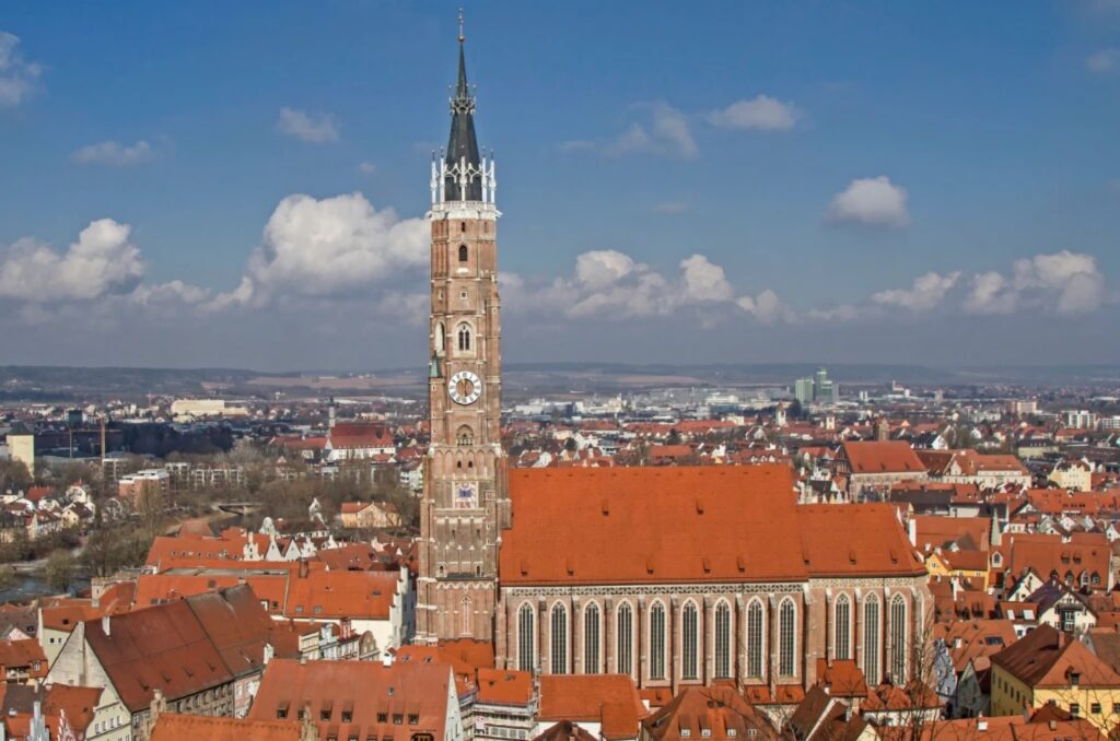 Online-Marketing-Agentur Landshut: Blick auf die Altstadt mit St. Martin in Landshut